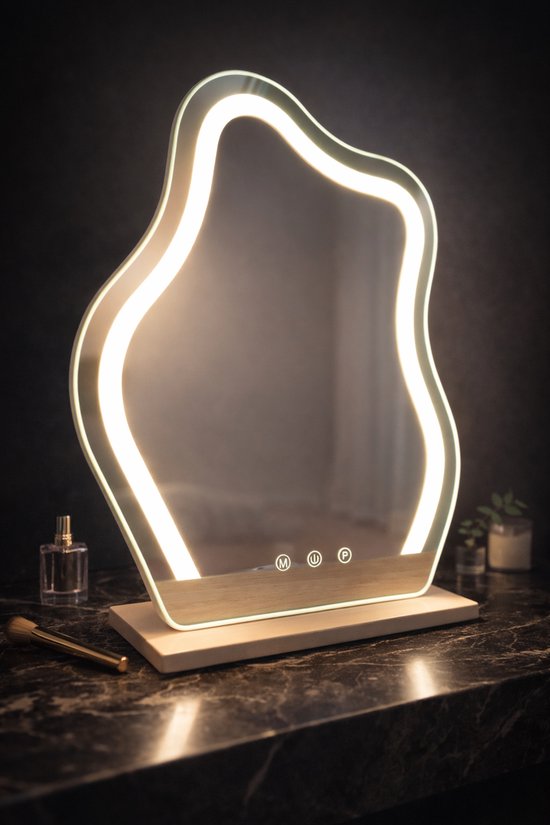 Blush&Beam organische make-upspiegel met LED-verlichting en golvend design